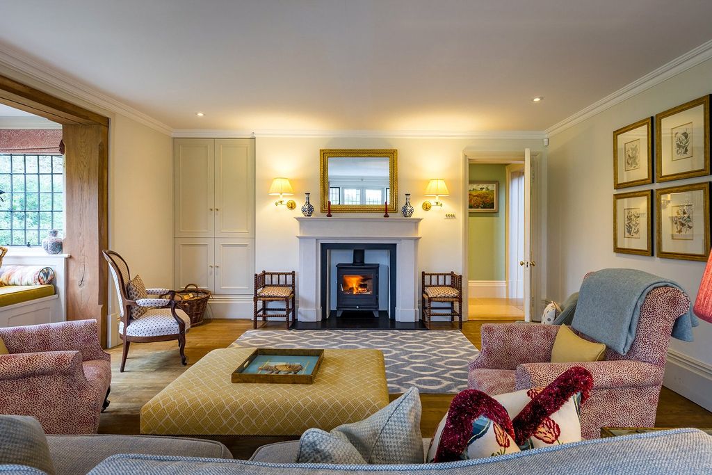 Property photo 3 of 34 House. Partnership