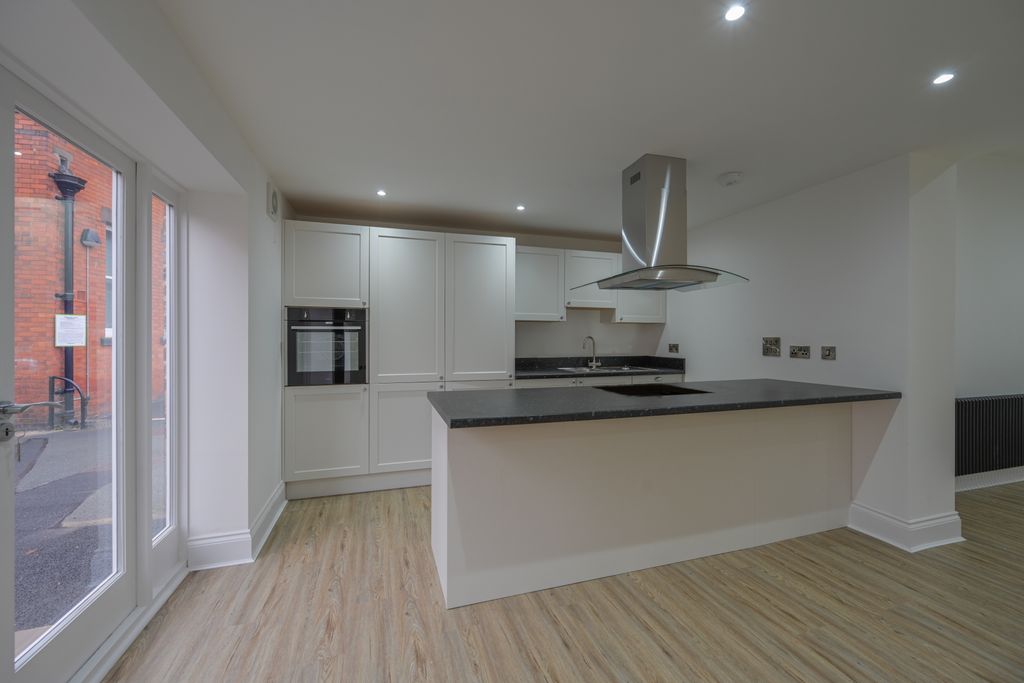 Property photo 3 of 10 Kitchen