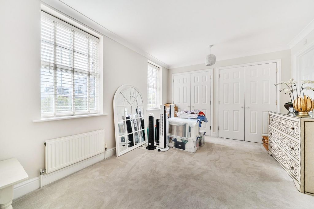 Property photo 3 of 19