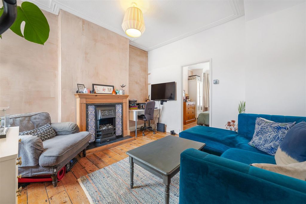 Property photo 1 of 11 35A Saxon Road-4.Jpg