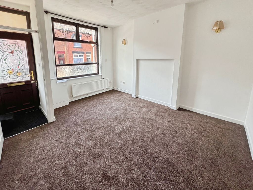 Property photo 2 of 15 Lounge