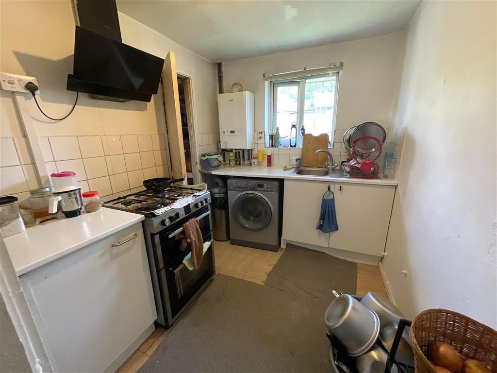 Property photo 3 of 6 Kitchen