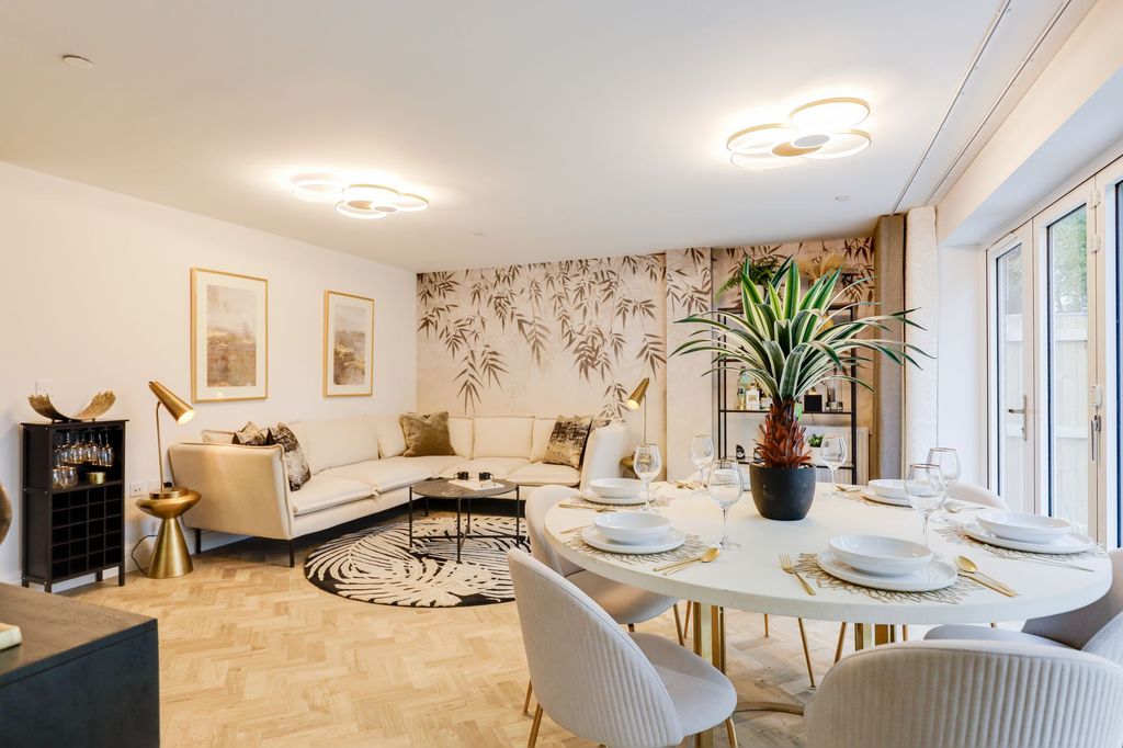 Property photo 3 of 27 Dining Area