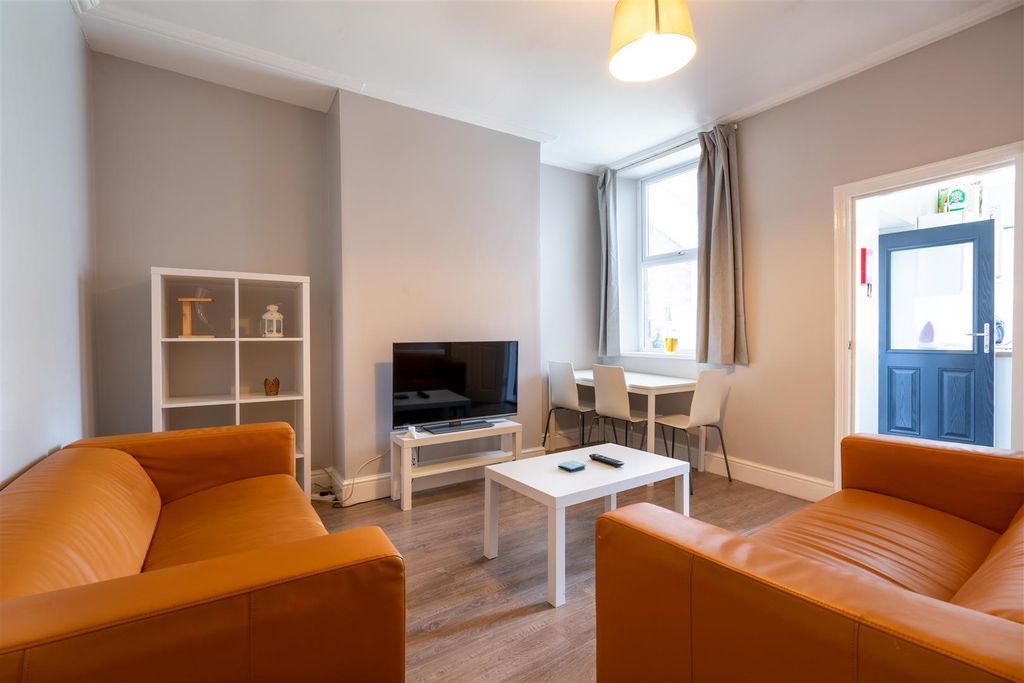 Property photo 3 of 11 Lounge_.Jpg