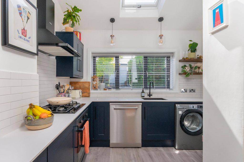 Property photo 3 of 34 1S1P8Rhp - Kitchen D.Jpg
