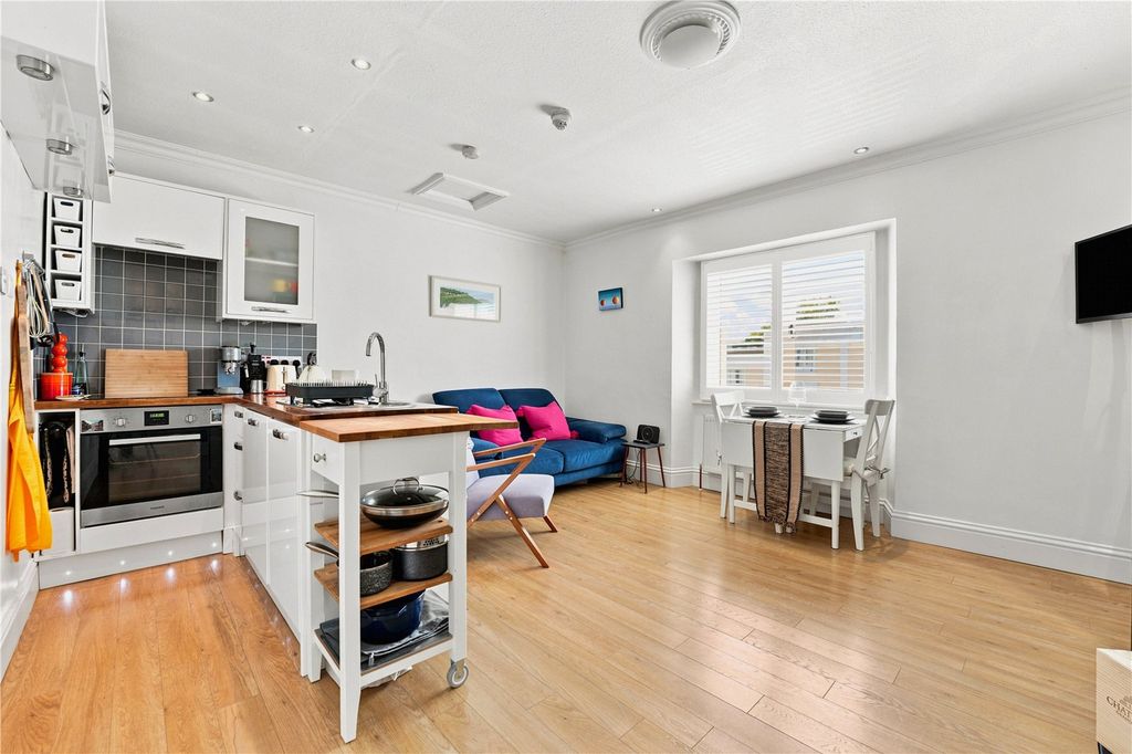Property photo 1 of 10 Picture No. 32
