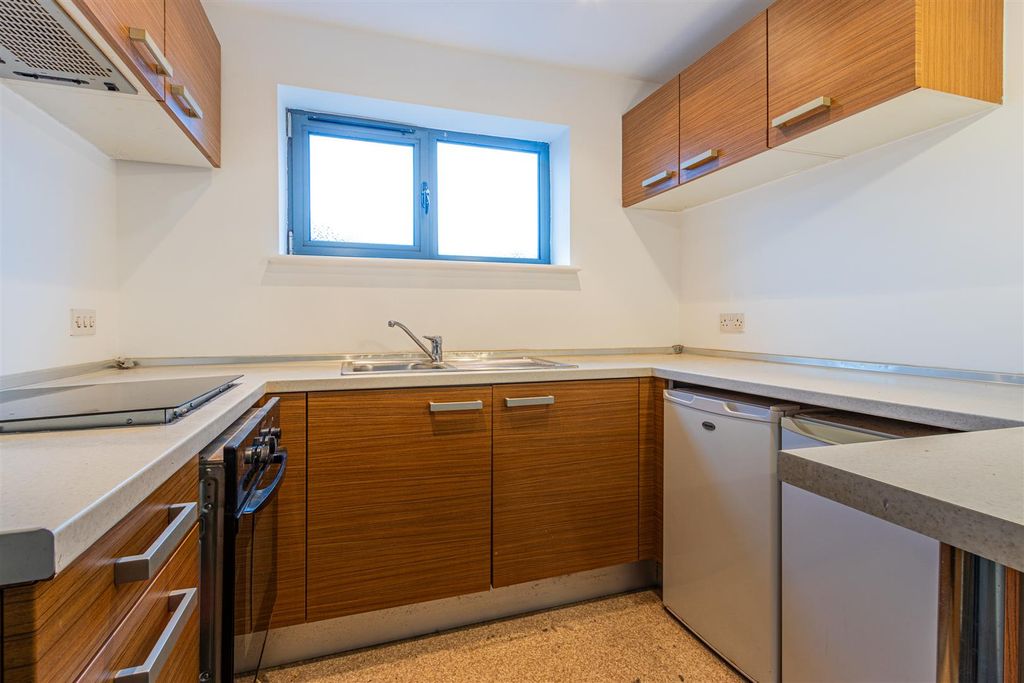 Property photo 3 of 7 Radyr Place 23-5.Jpg