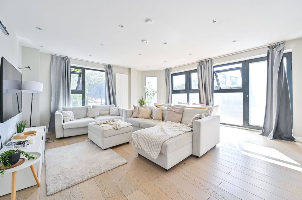 Property photo 1 of 8