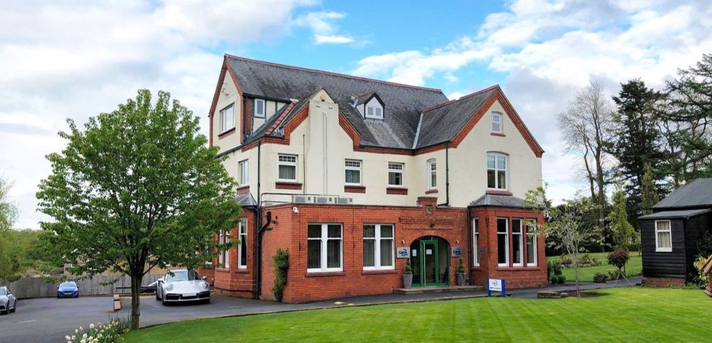 Property photo 1 of 6