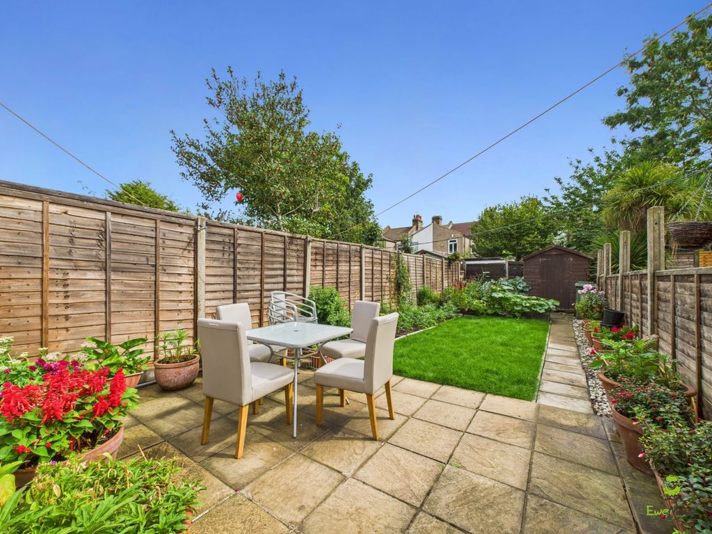 Property photo 2 of 13 Presented By Nicoleta At Ewemove Bexleyheath And D