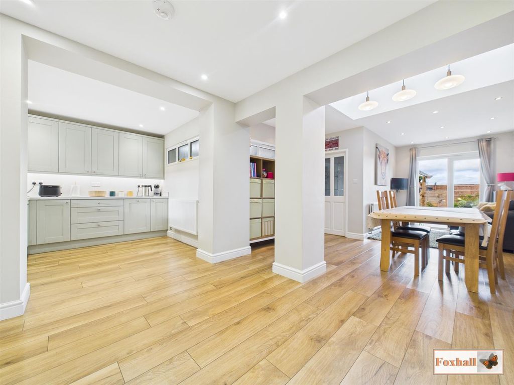 Property photo 3 of 27 Kitchen