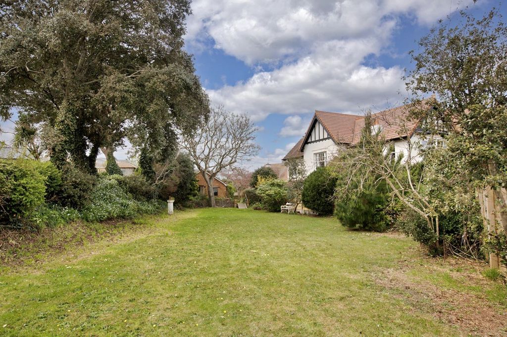 Property photo 3 of 24