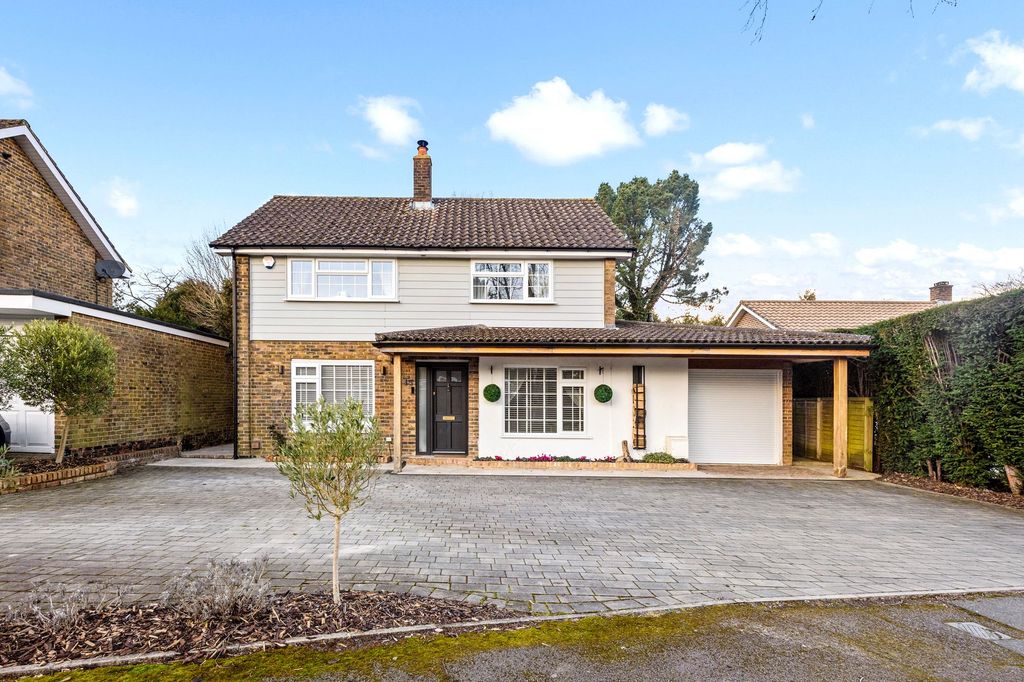 Property photo 1 of 32