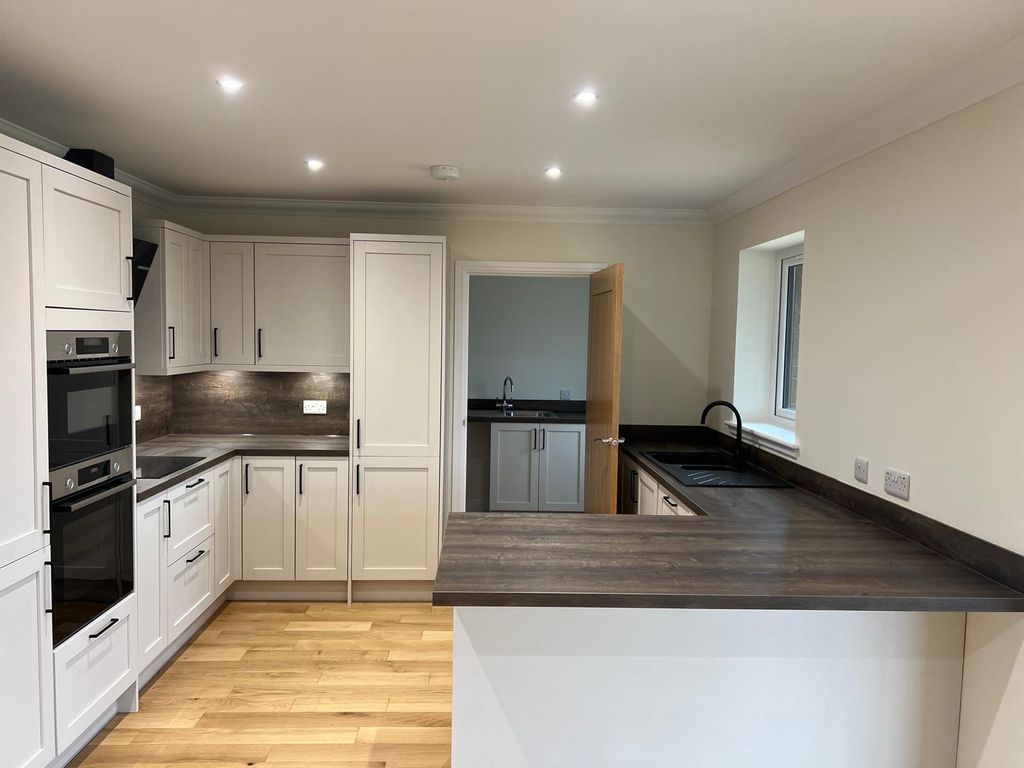 Property photo 2 of 3