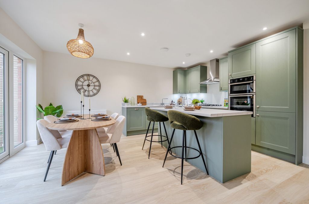 Property photo 3 of 20 1386419-23-692Da6...