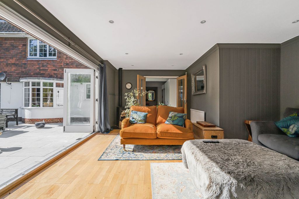 Property photo 3 of 34