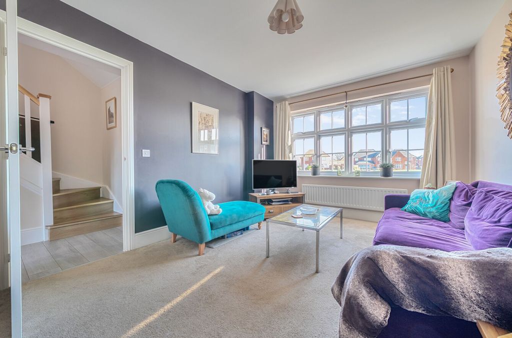 Property photo 2 of 17