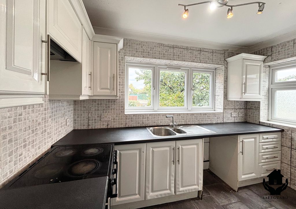 Property photo 3 of 9 Kitchen