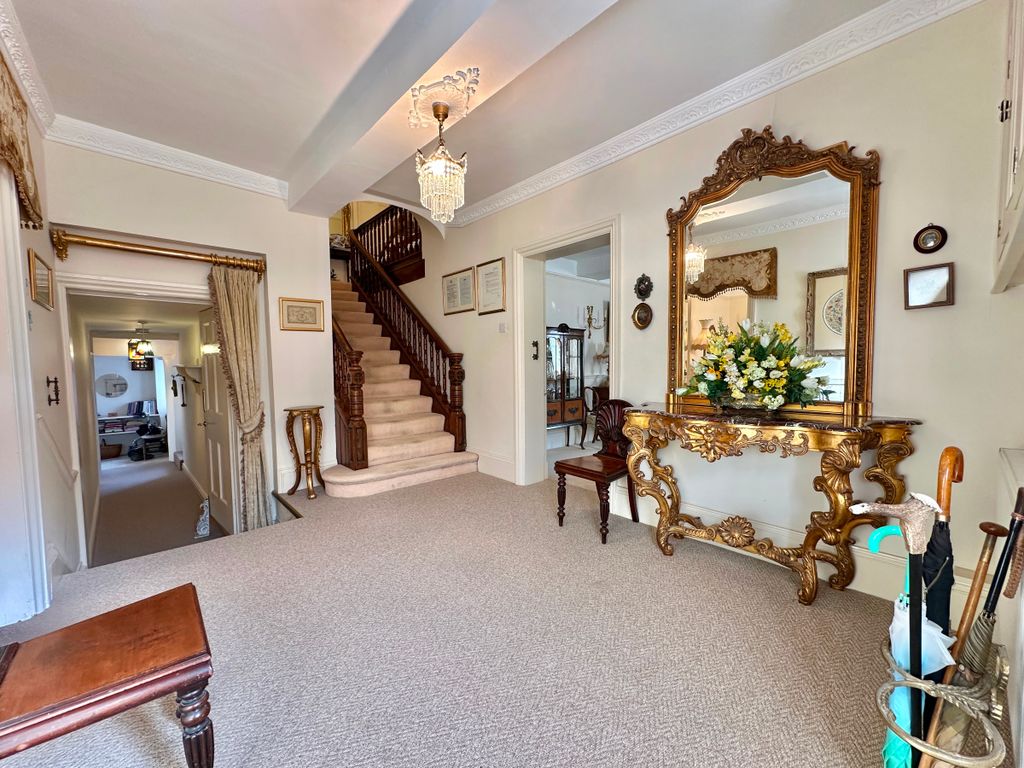 Property photo 3 of 37