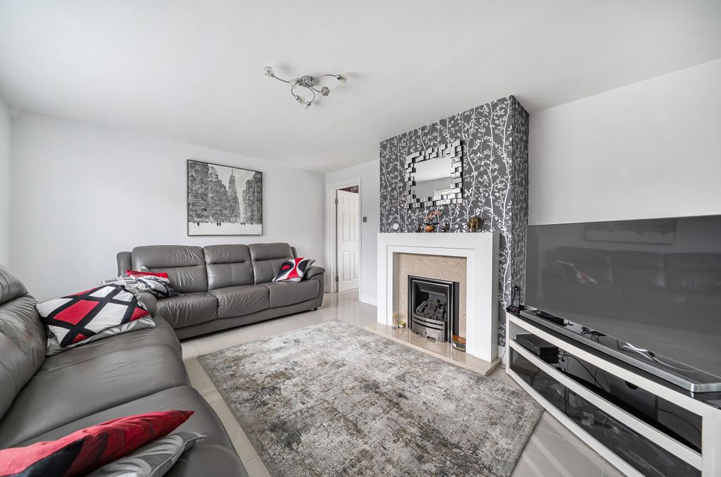 Property photo 2 of 21 1382843-13-691c57...