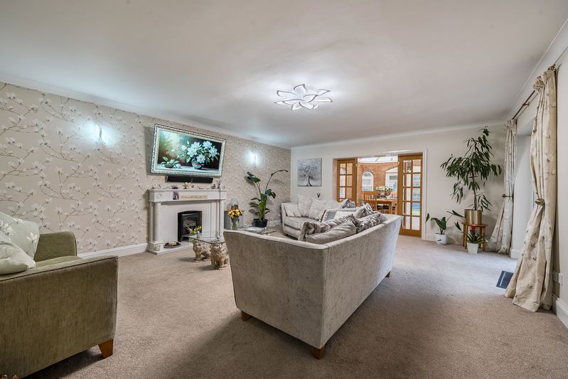 Property photo 2 of 21 Lounge