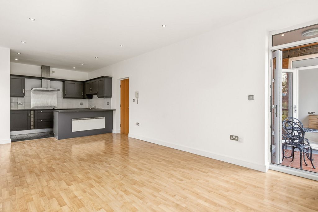 Property photo 2 of 31