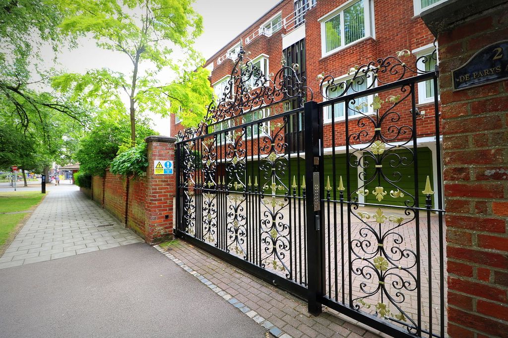 Property photo 1 of 5