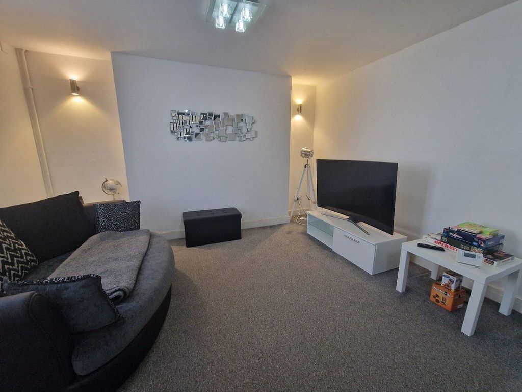 Property photo 3 of 14 36 Mount Living Room.Jpg