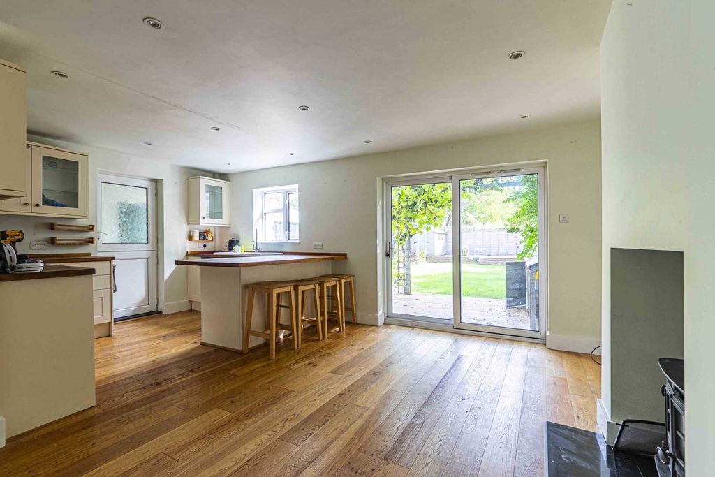 Property photo 2 of 17 Photo