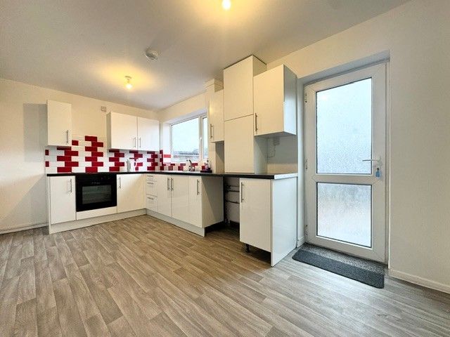 Property photo 3 of 13 Kitchen
