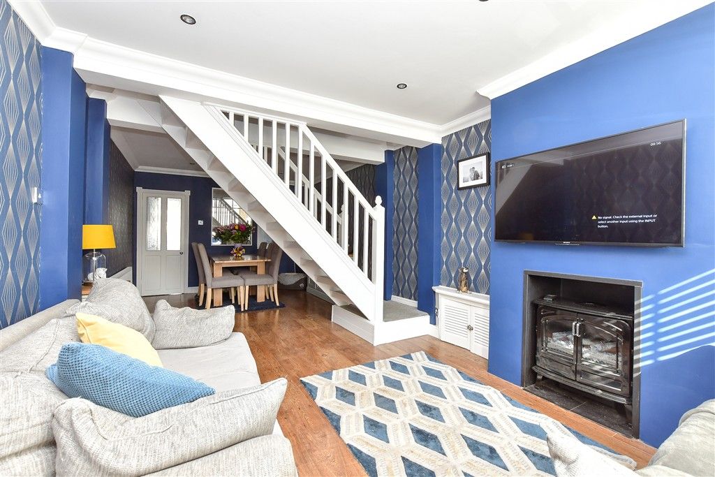 Property photo 2 of 9 Lounge