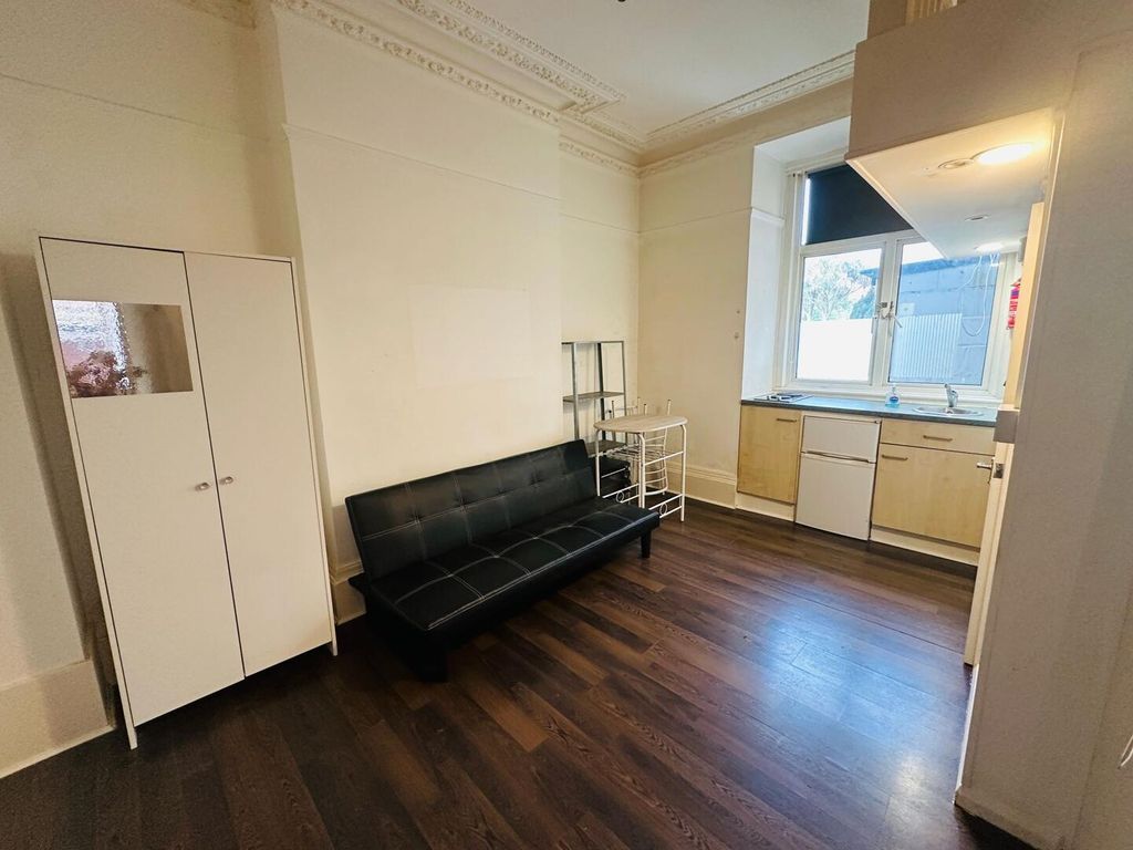 Property photo 1 of 5 Living Room