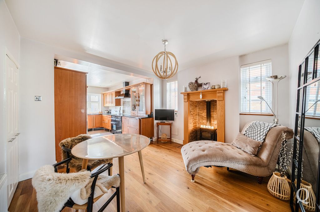 Property photo 2 of 30 0Cedbcc7-Bb30-46B...