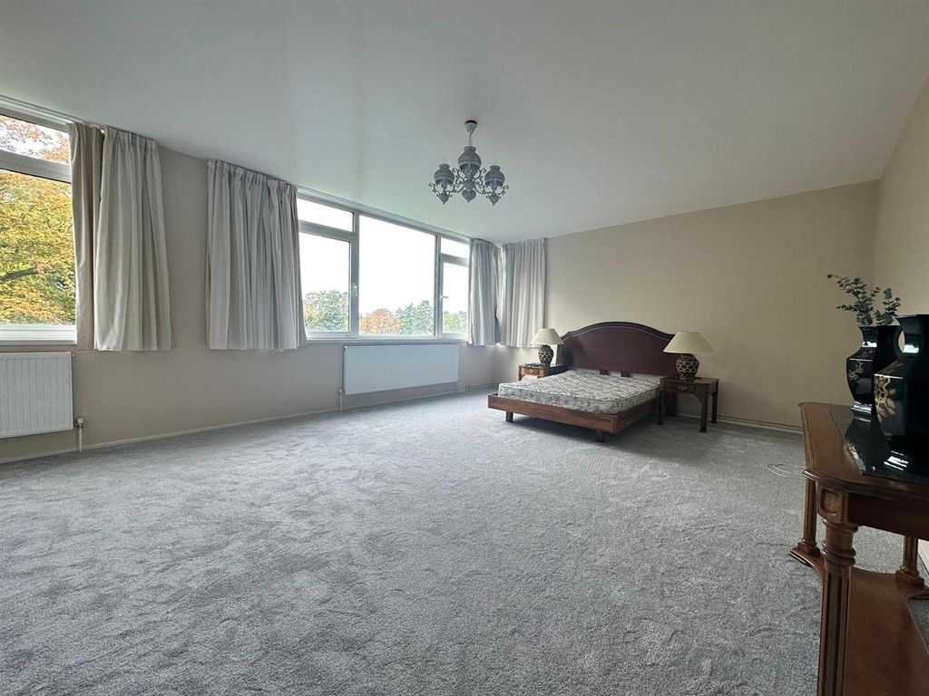 Property photo 2 of 12 Bedroom 1