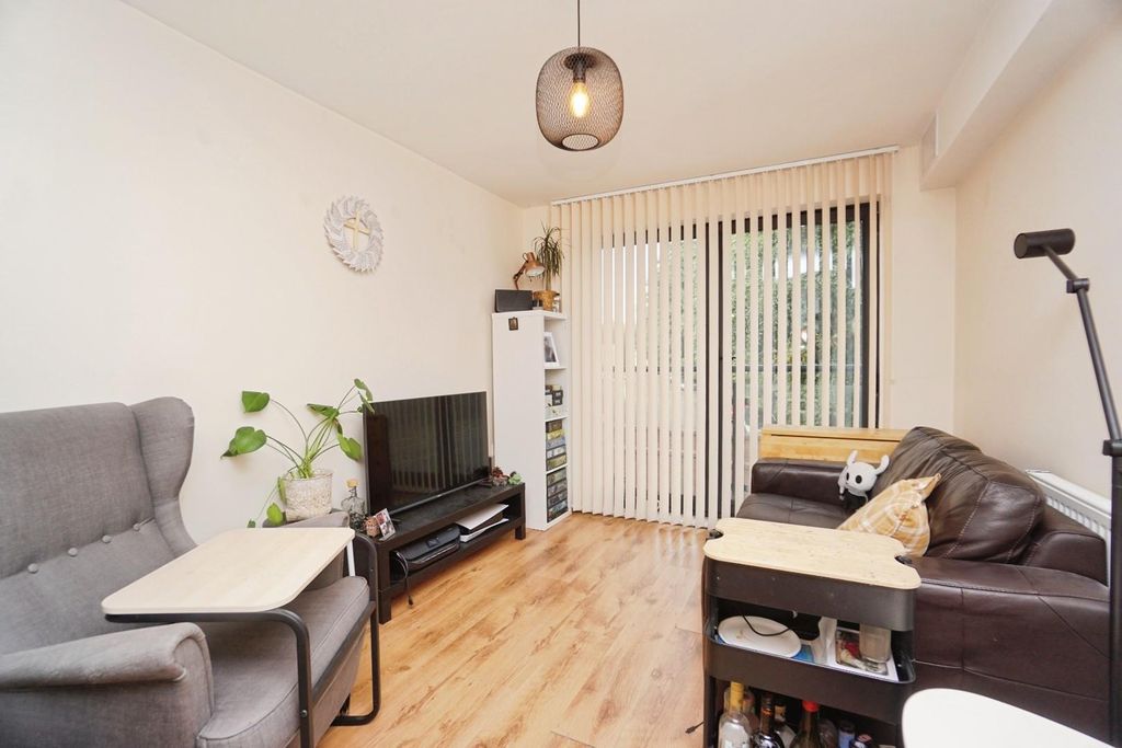 Property photo 2 of 7 Living Room