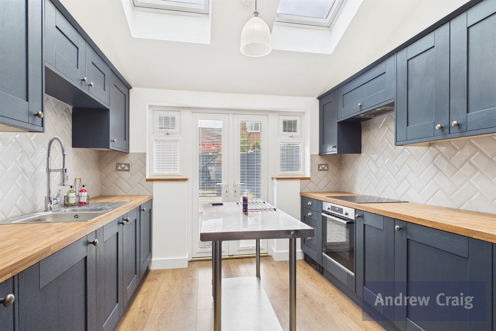 Property photo 3 of 16 Kitchen