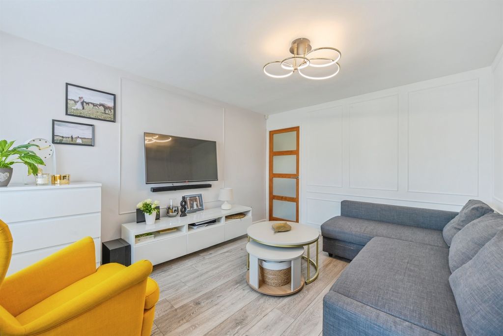 Property photo 3 of 20