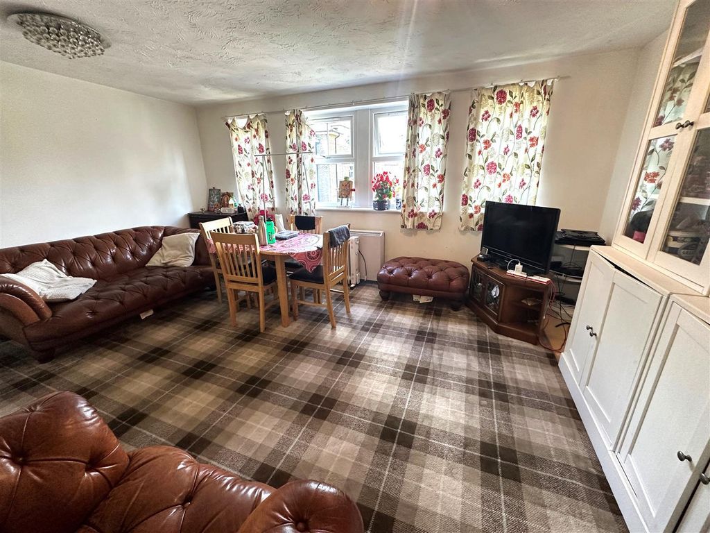 Property photo 2 of 8 14.Jpg