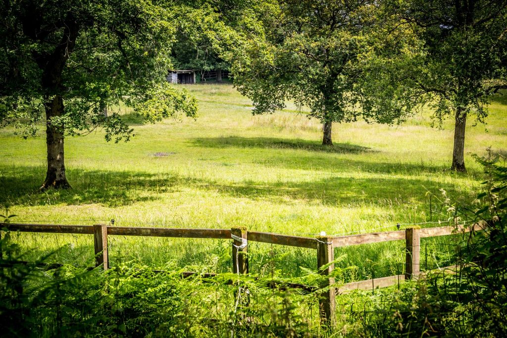 Property photo 1 of 29 House. Partnership