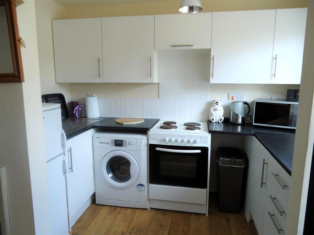 Property photo 2 of 8 2 Kitchen .Jpg