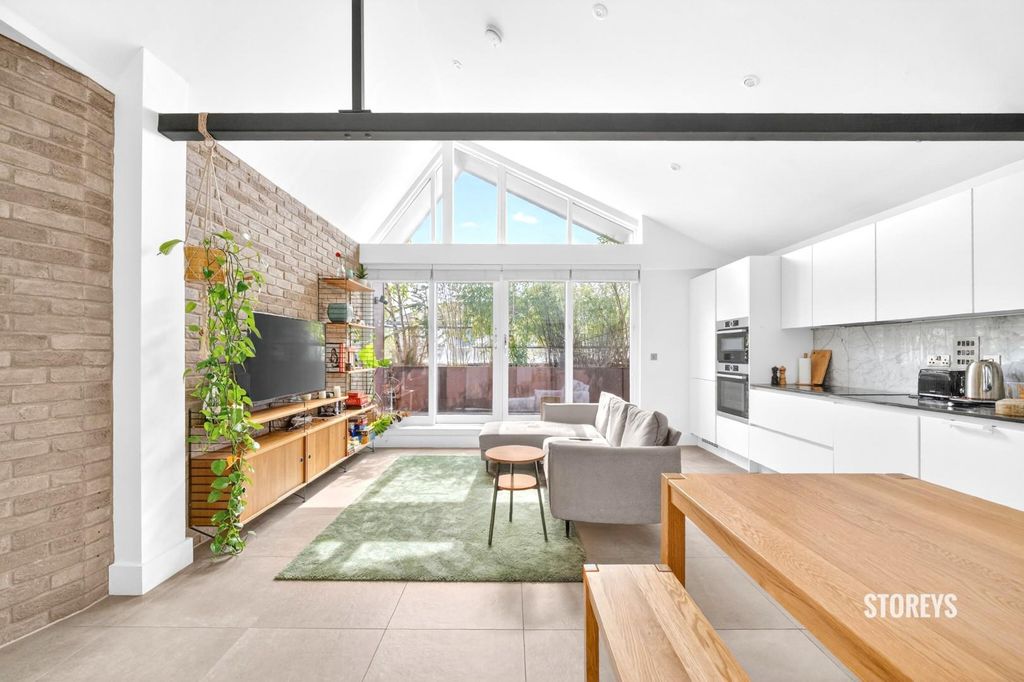 Property photo 1 of 32