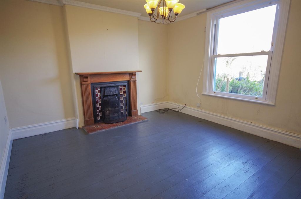 Property photo 2 of 16 Living Room