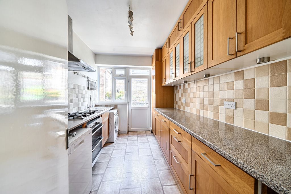 Property photo 3 of 15 1479974-10-6A329B...