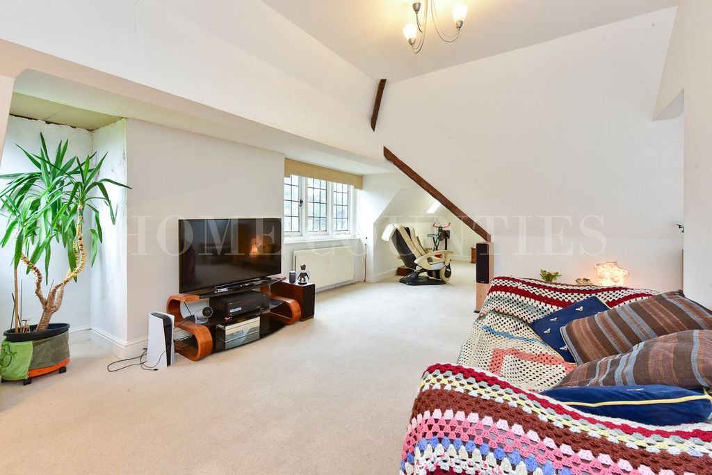 Property photo 3 of 31