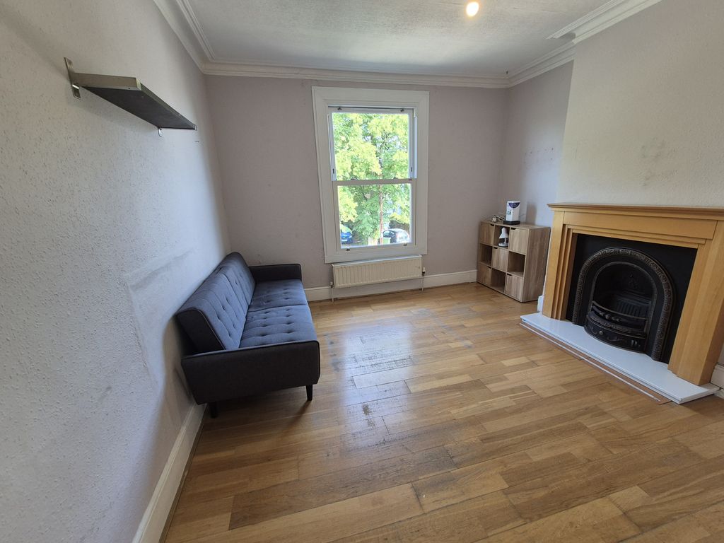 Property photo 2 of 8
