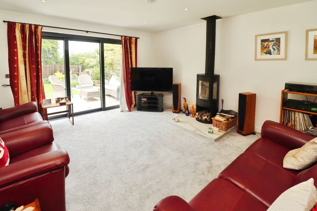 Property photo 3 of 27