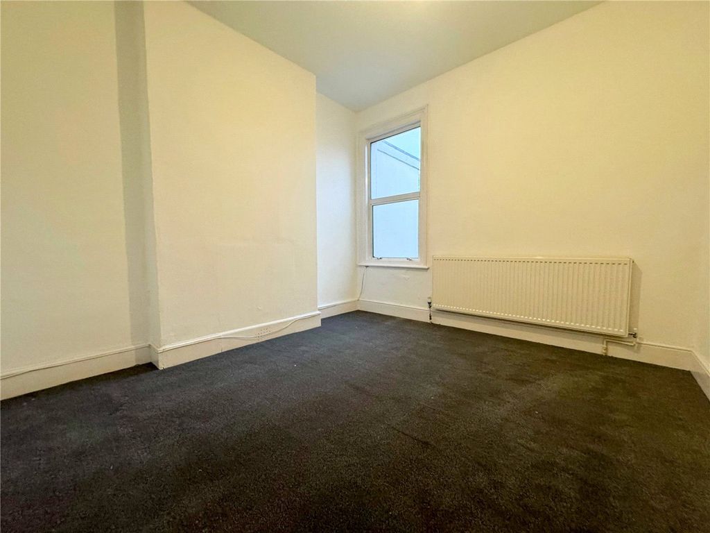 Property photo 3 of 6 Picture No. 15