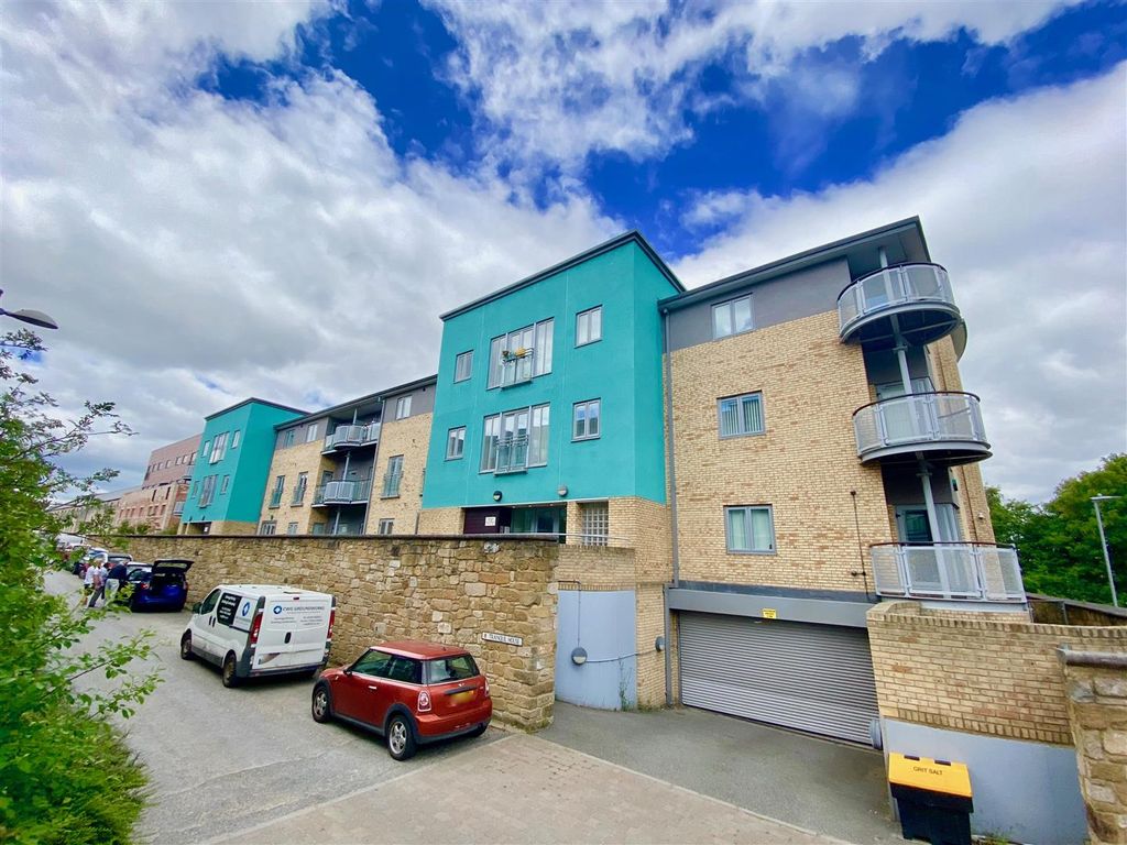 Property photo 3 of 12 External