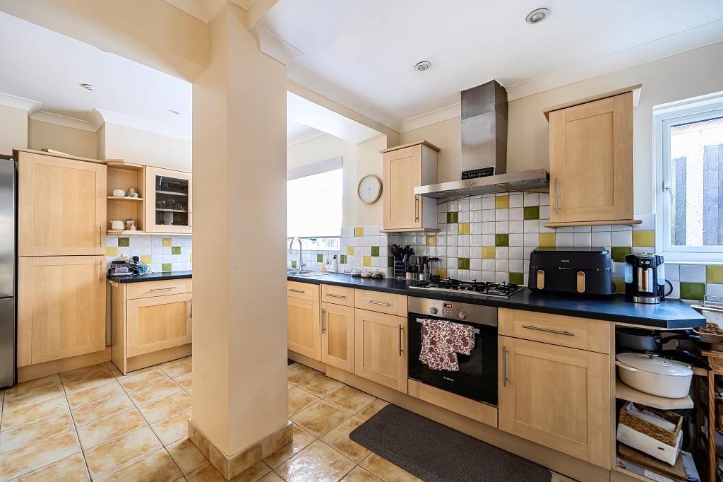 Property photo 2 of 16 Kitchen