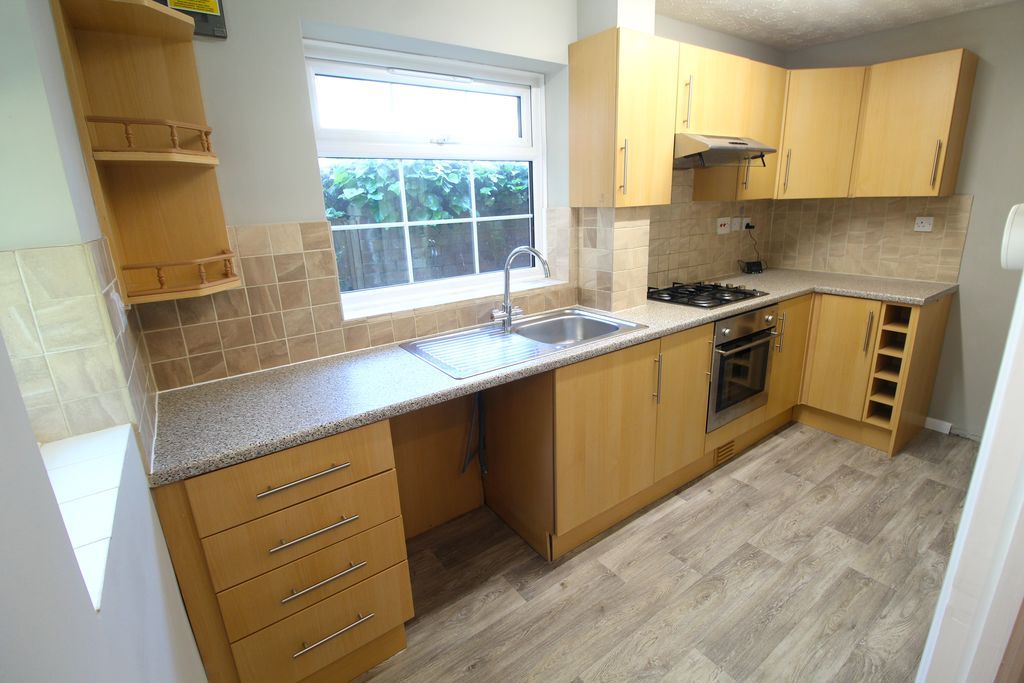 Property photo 2 of 9 Kitchen
